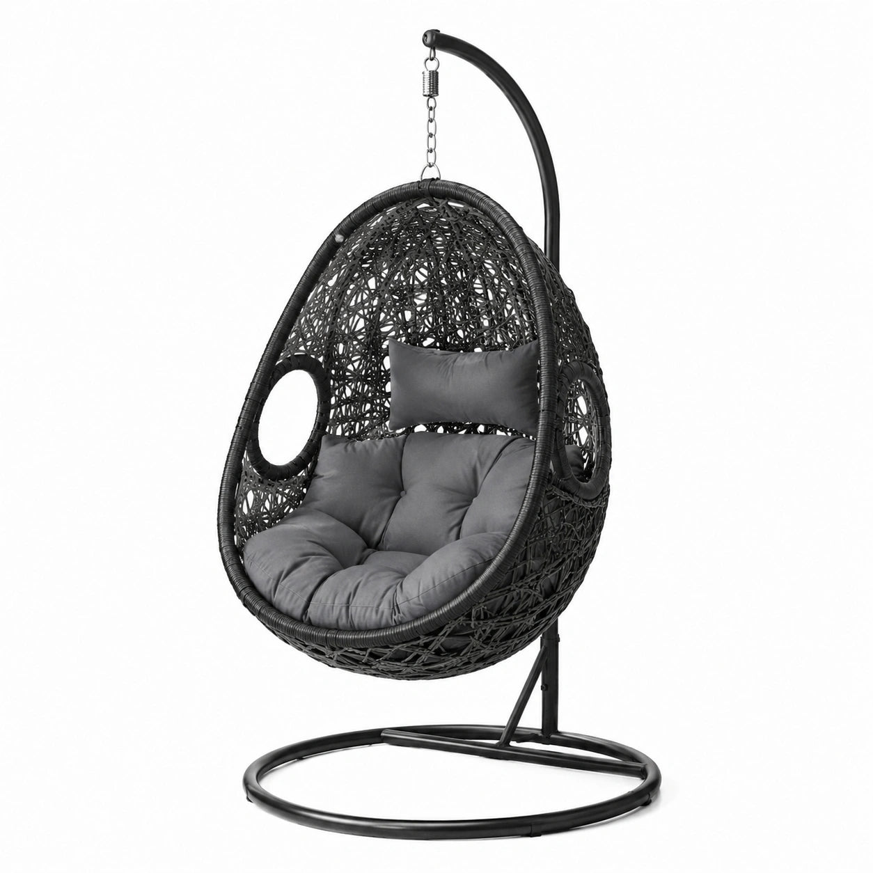 Schwarzer Hängesessel aus Polyrattan mit grauen Polyesterkissen und Metallgestell